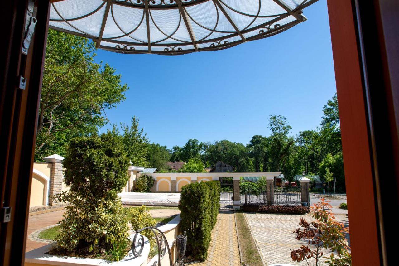 Hotel Vila Lago Palić Exteriör bild