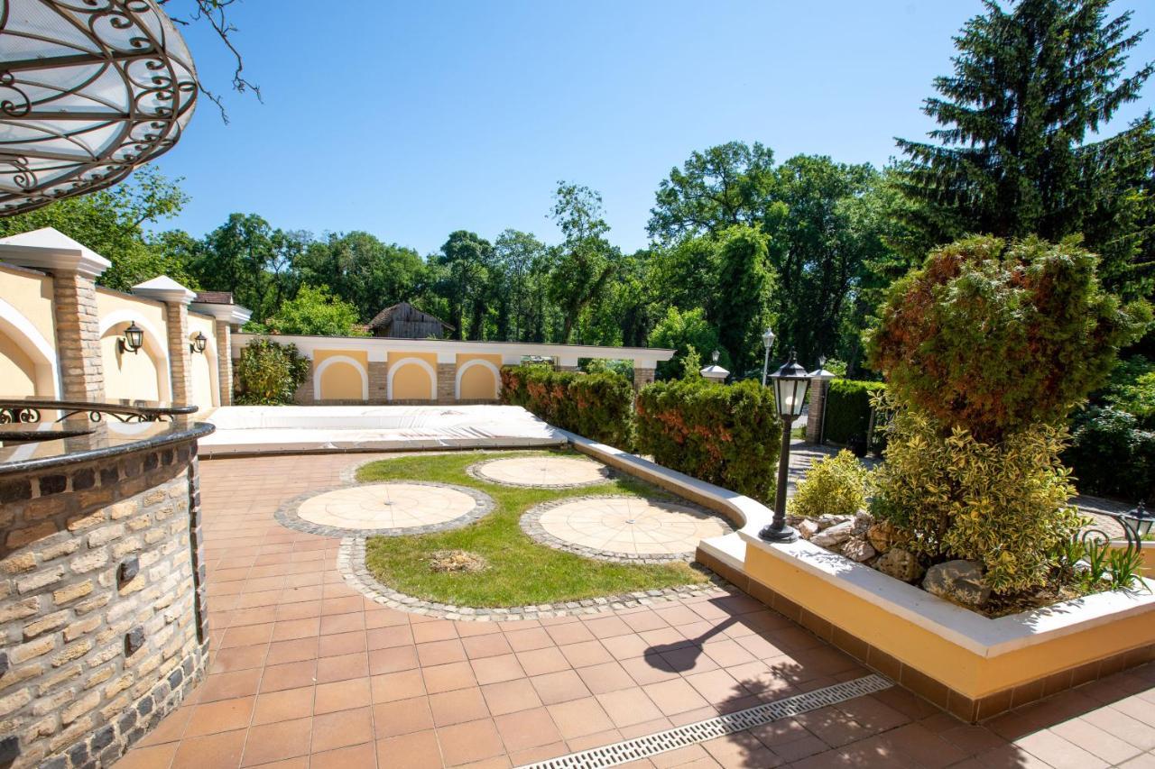 Hotel Vila Lago Palić Exteriör bild