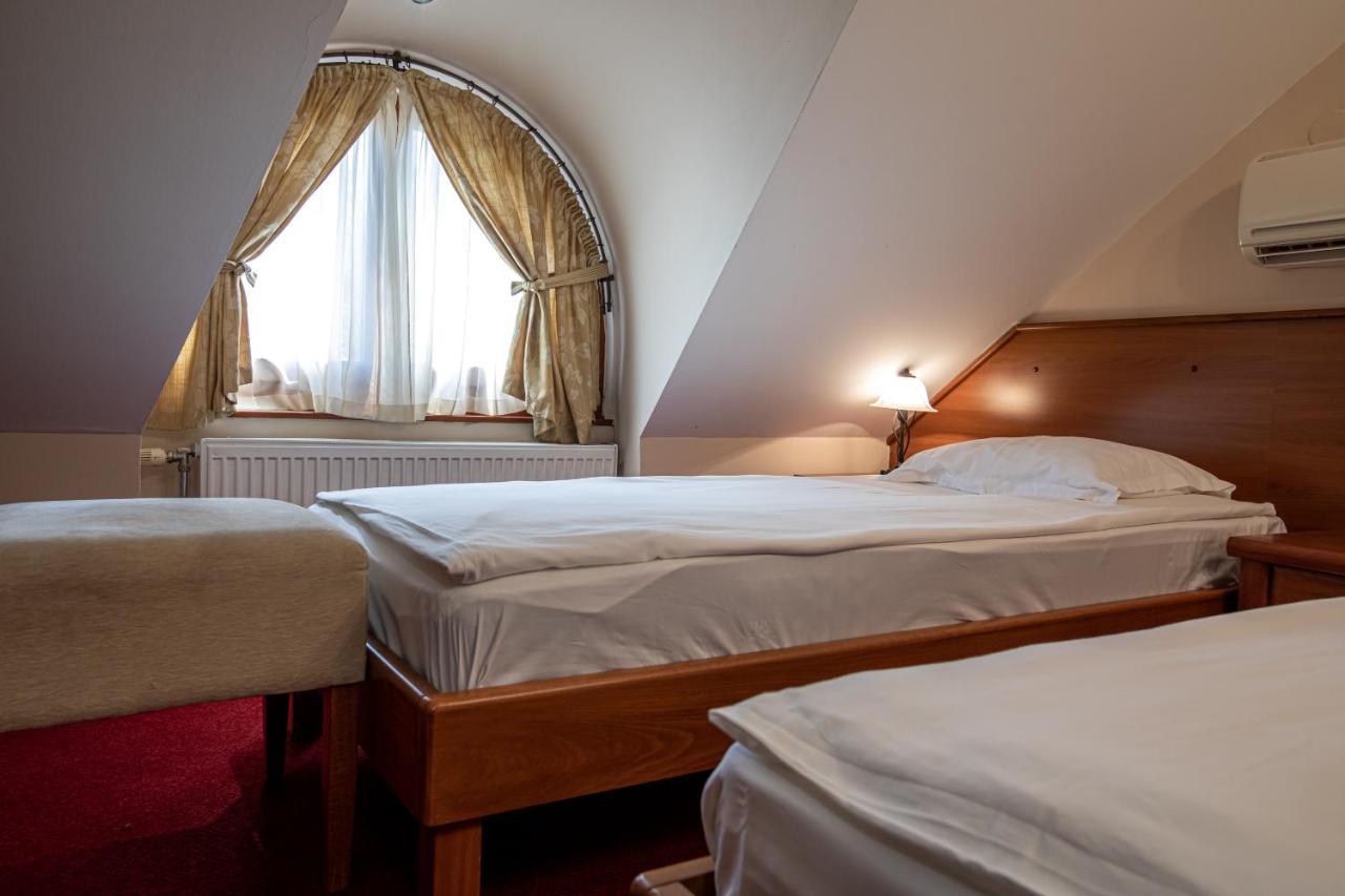 Hotel Vila Lago Palić Exteriör bild