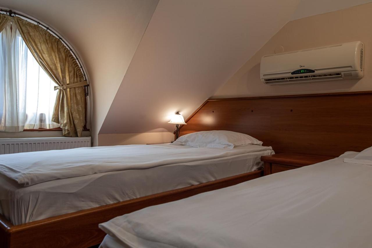Hotel Vila Lago Palić Exteriör bild